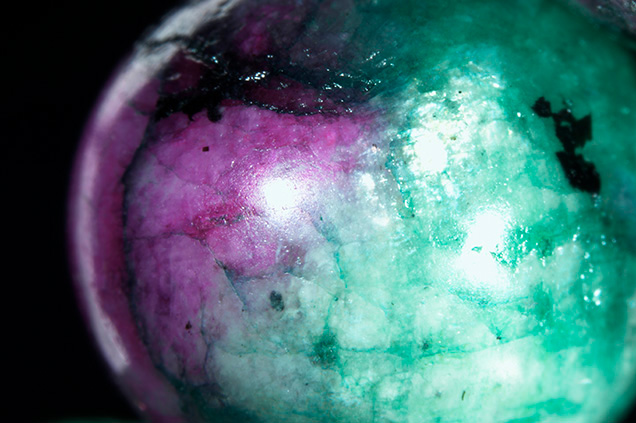 Quartzite dyed to resemble ruby-in-zoisite. Quartzite dyed to resemble ruby-in-zoisite.