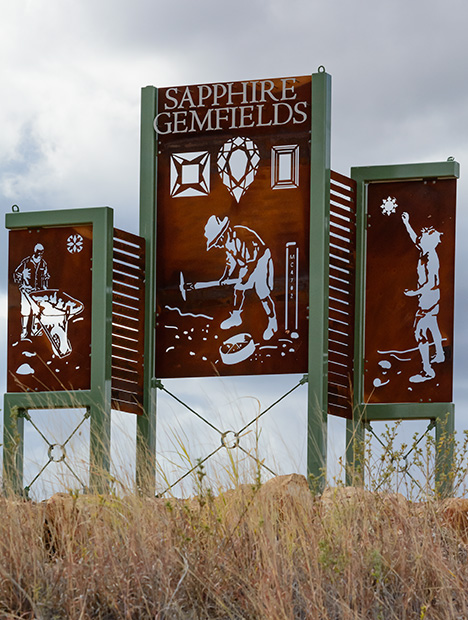 Iron art showing the sapphire gem fields 