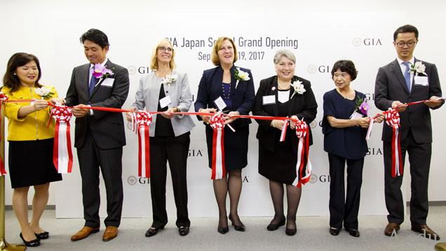 Seven prominent GIA staff cut the ribbon at the opening of GIA campus in Tokyo 