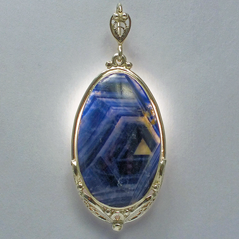 Silver pendant with 65.5 ct sapphire from Sutara, Russia