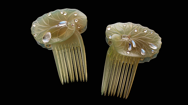 Lily-pad hair combs