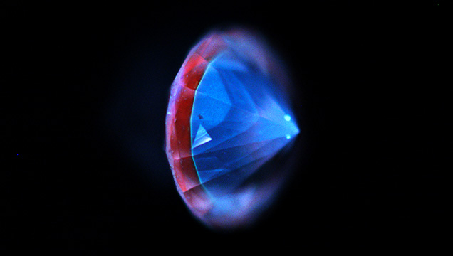 DiamondView image of a hybrid natural and CVD-grown diamond