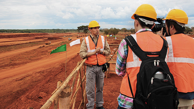 Dr. Ahmadjan Abduriyim reports from the Bogawatalawa sapphire deposit.