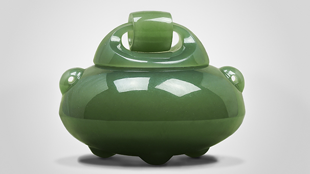 Nephrite “Incense Pot” by Guang Yang.