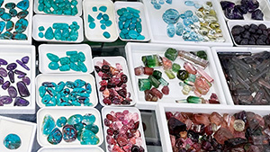 Figure 1. A display case showing popular colors and materials seen this year in Tucson. Photo by Jennifer Stone-Sundberg; courtesy of Arizona Color Stones & Minerals.