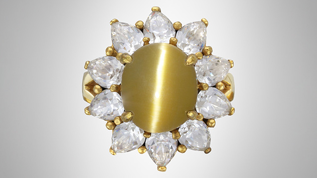 Figure 1. A ring mounted with an estimated 5.56 ct brownish yellow cat’s-eye cabochon resembling chrysoberyl. Photo by Johnny (Chak Wan) Leung.