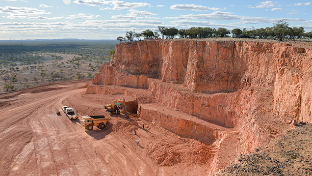 Open-pit boulder opal mining