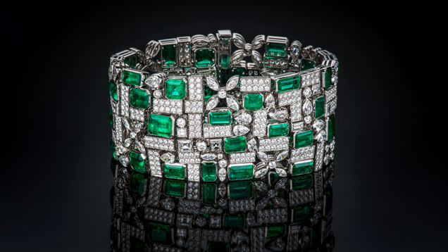 Bracelet featuring 48.91 carats of Colombian emerald