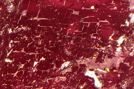 Step-like pattern of fluid inclusions in this rhodochrosite.