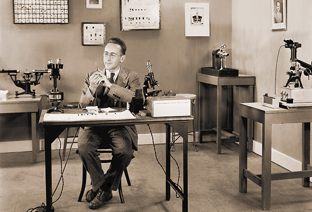 Figure 2. Robert Shipley Jr. working with gem testing equipment at GIA’s early headquarters in Los Angeles. This 1937 photo is from a three-minute color film by Paramount Pictures for its “Popular Science” series, produced between 1935 and 1949 and shown in movie theaters nationwide.