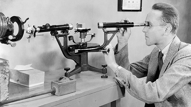 Figure 8. Robert Shipley Jr. using a spectroscope to examine the absorption spectrum of a gemstone at GIA for a 1937 Paramount Pictures film for its “Popular Science” series.