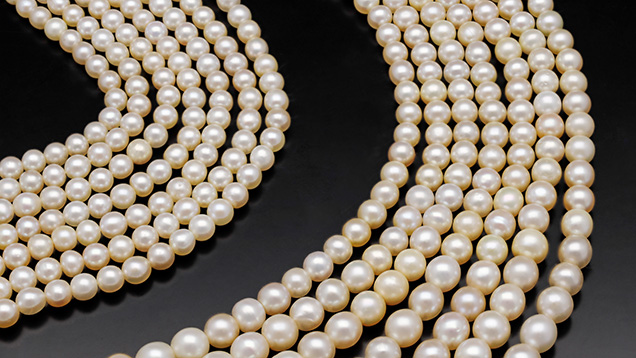 Figure 12. Sections of a multi-strand necklace containing natural saltwater pearls. X-ray radiographs of some of the pearls in this necklace were shown in figure 9. Photo by Gaurav Bera.