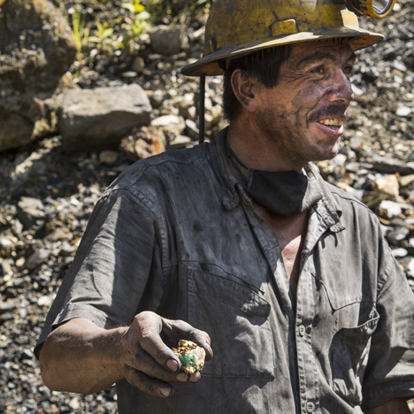 Small-scale processing outside the Chivor tunnels